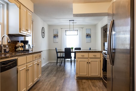 Fridge, microwave, oven, stovetop. House on the Hill-Southern Hospitality|Good Vibes
