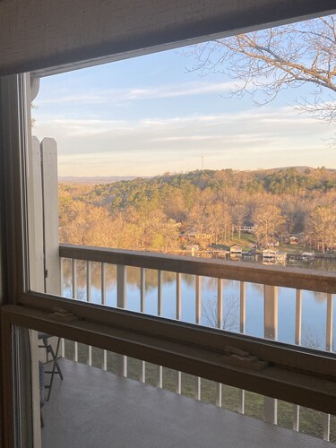 Spectacular mountain & Lake Catherine view w/sunsets. All rooms updated in 2023!