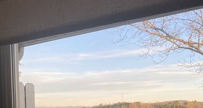 Spectacular mountain & Lake Catherine view w/sunsets. All rooms updated in 2023!