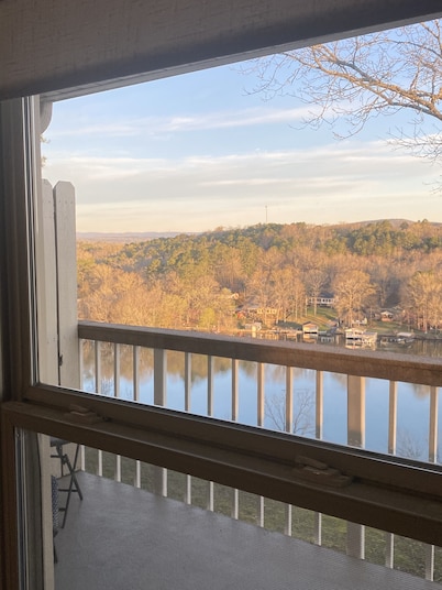 Spectacular mountain & Lake Catherine view w/sunsets. All rooms updated in 2023!