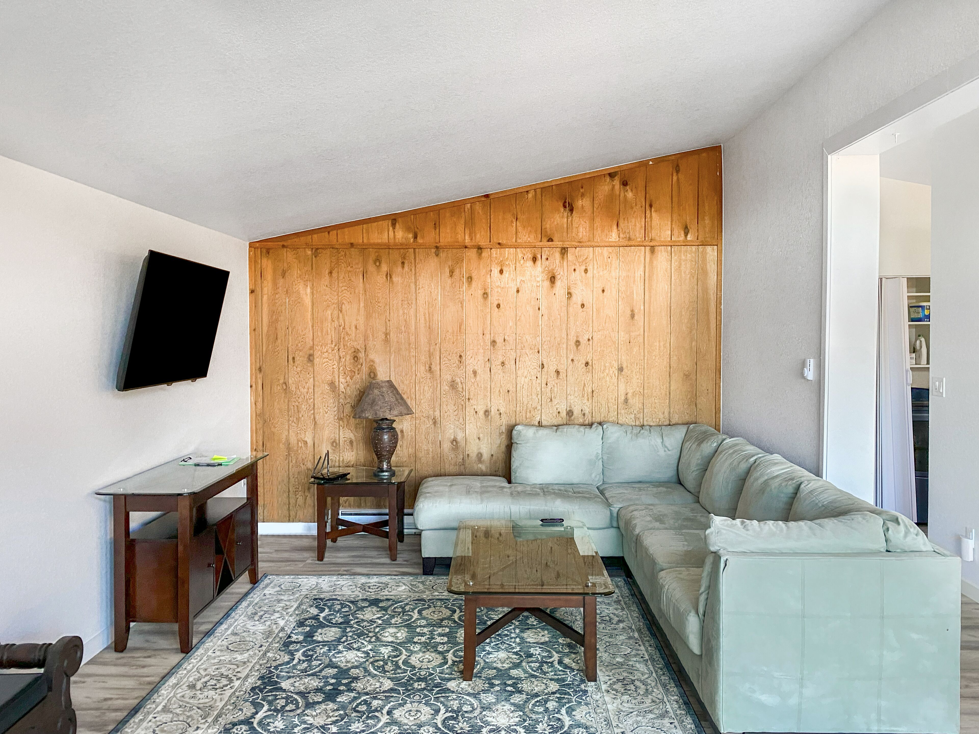 25 min to Red Rocks w/ Lake View and 2 acre yard