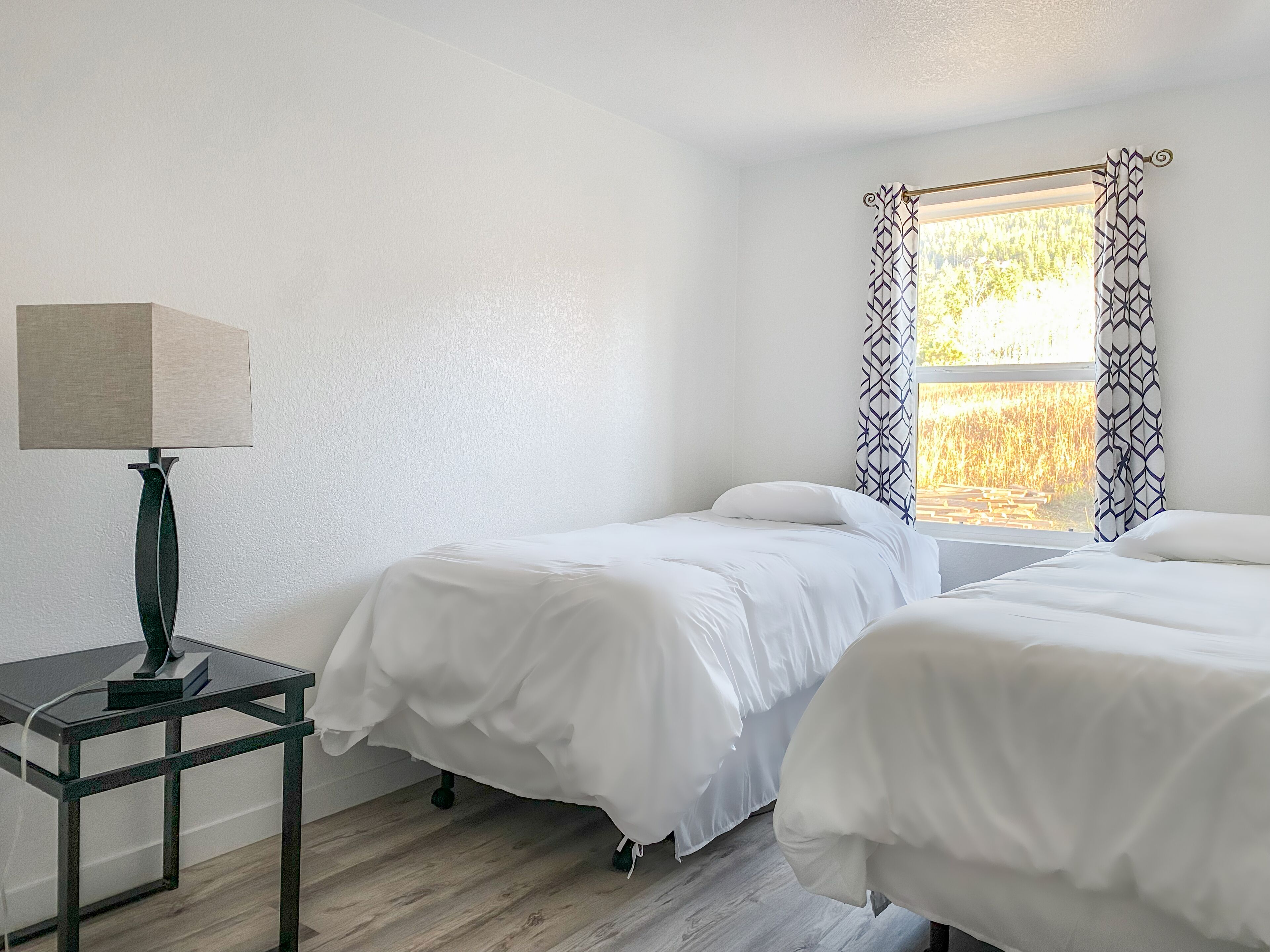 25 min to Red Rocks w/ Lake View and 2 acre yard