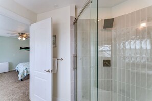 Toallas y papel de baño 