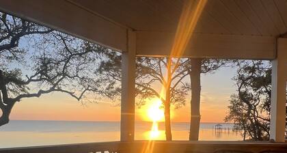 Secluded Waterfront Bay Home!