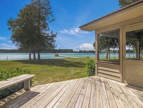 Traverse City Interlochen Beautiful Duck Lake Frontage Home