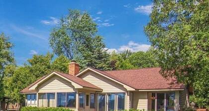 Traverse City Interlochen Beautiful Duck Lake Frontage Home