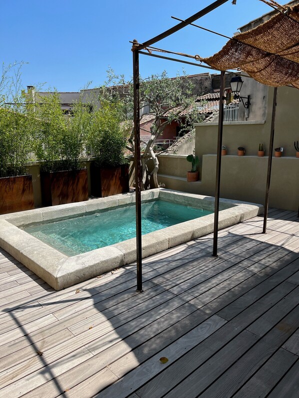 حمّام سباحة خارجي