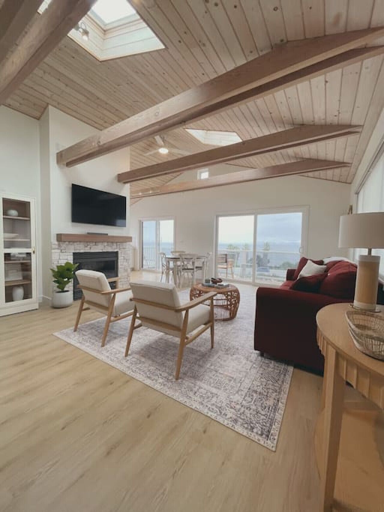 Smart TV, fireplace, offices