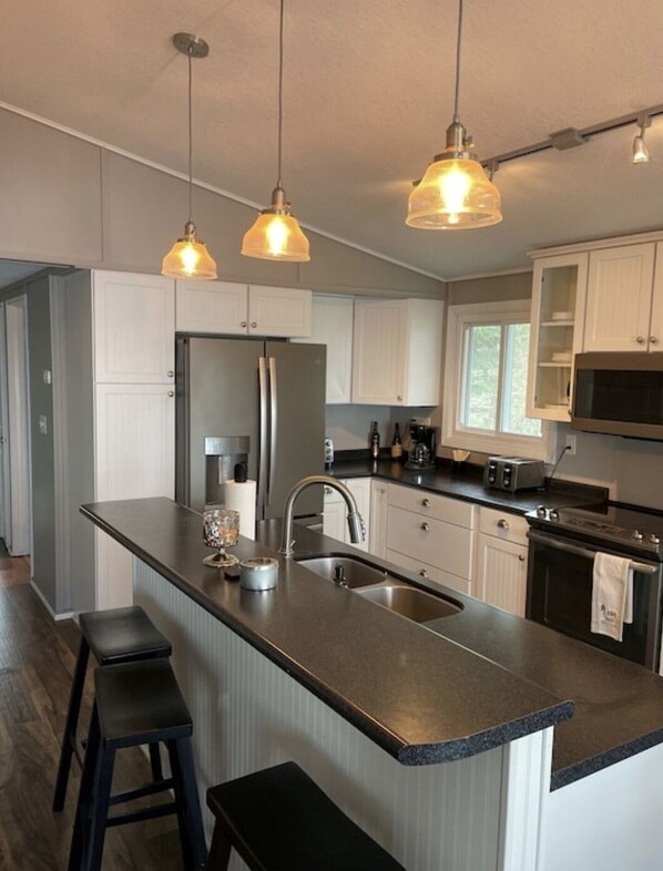 Fridge, microwave, oven, stovetop - Beautiful Lake Carlos Home on the Alexandria Chain of Lakes (Carlos)