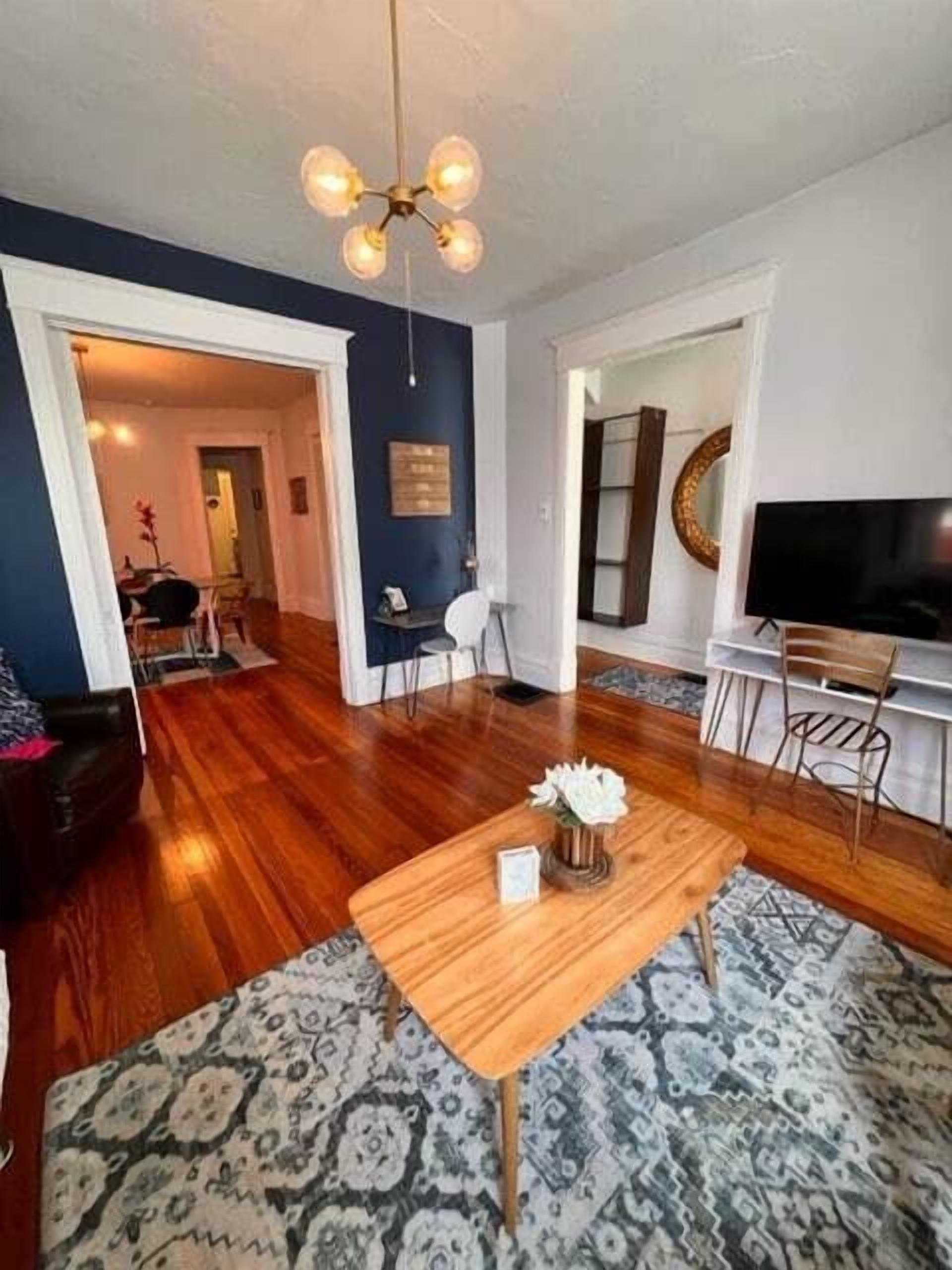 Unique 100 year old Apt in Downtown KC w/ parking