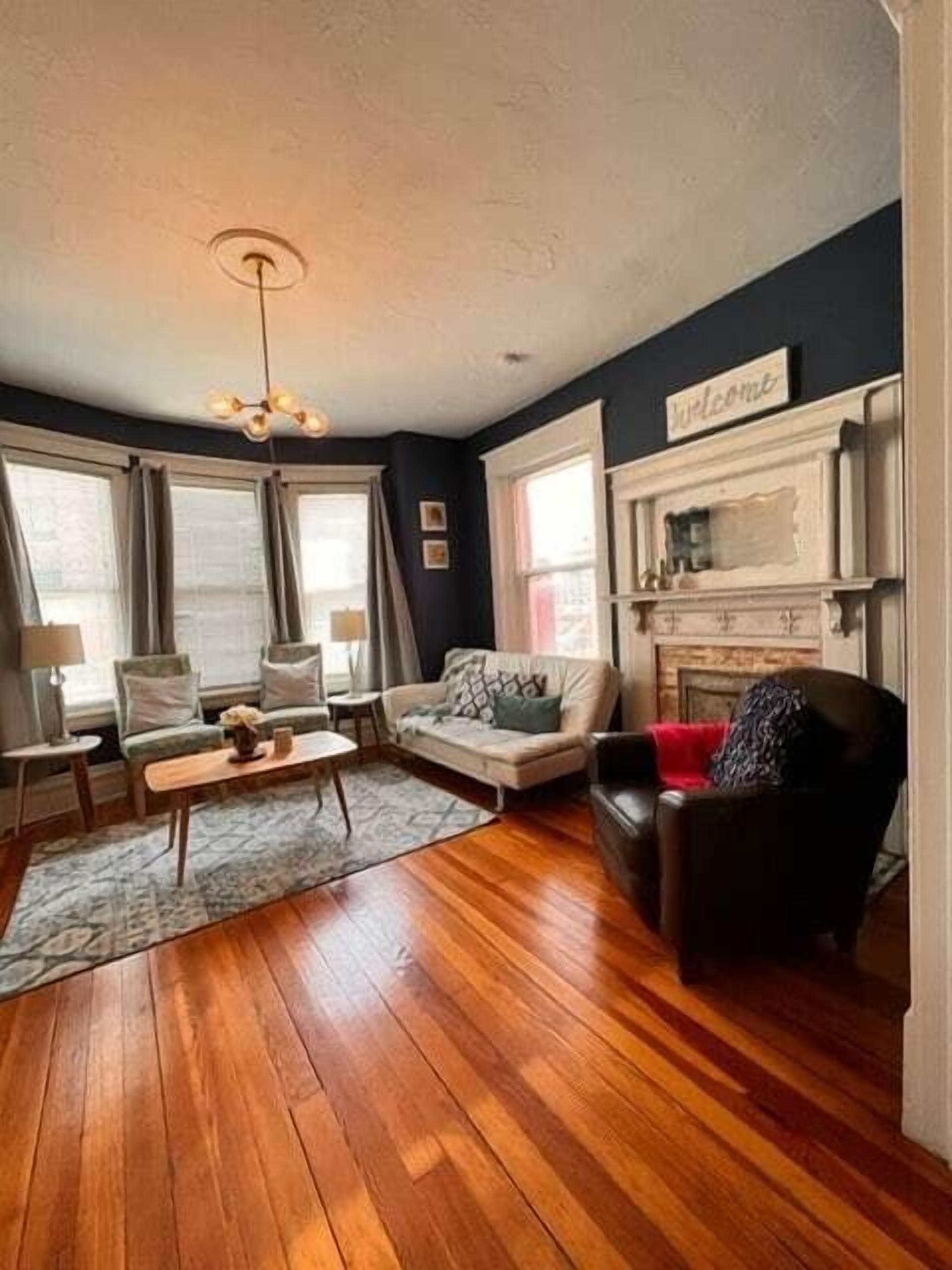 Unique 100 year old Apt in Downtown KC w/ parking