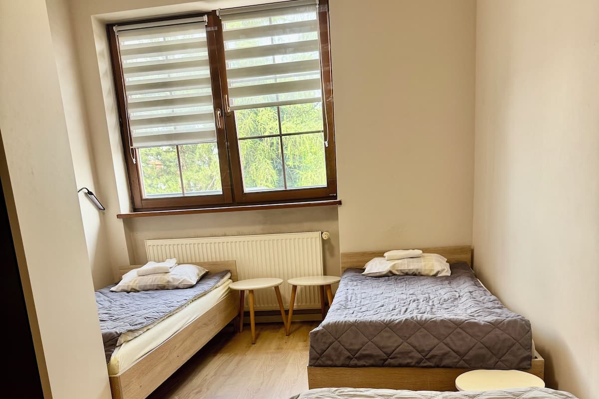 Soundproofing, free WiFi, bed sheets