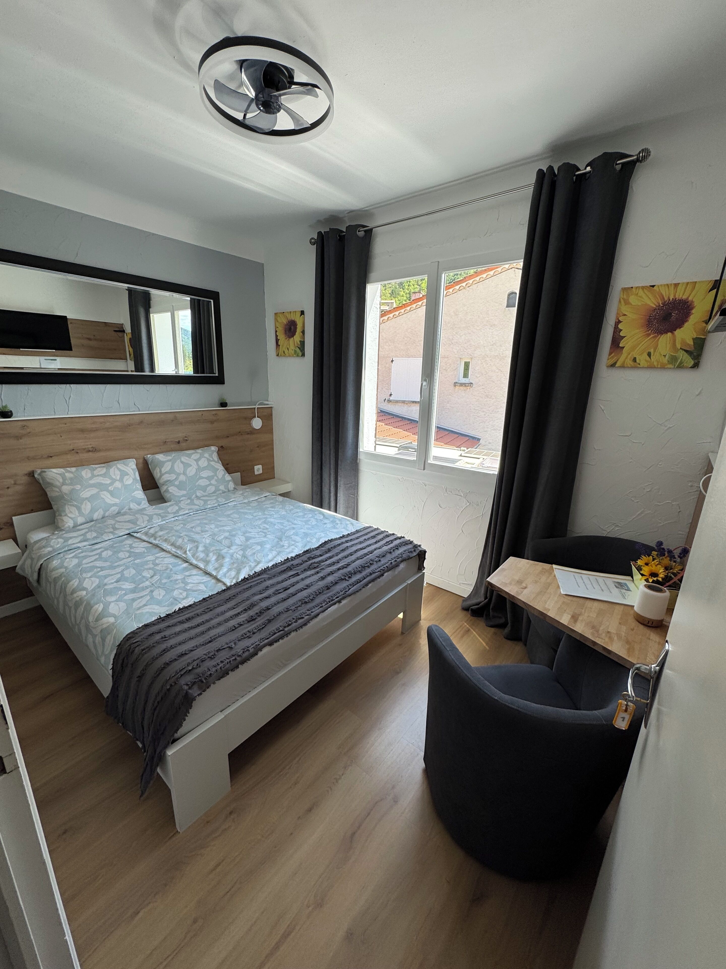 Basic Double Room, Non Smoking (1) | Minibar, individually decorated, individually furnished, free WiFi