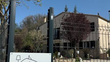 Fachada de la propiedad