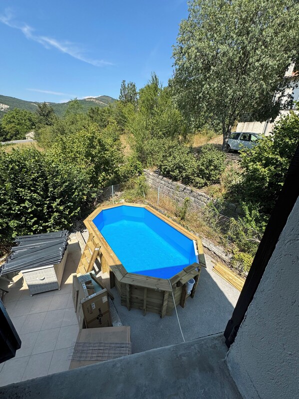 Seasonal outdoor pool, sun loungers