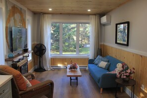 Stuga Grand - 2 sovrum | Vardagsrum | LED-tv