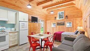 Traditional Cabin | Living area