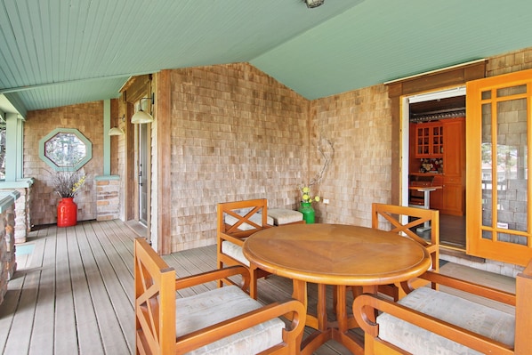 Traditional Cabin | Terrace/patio