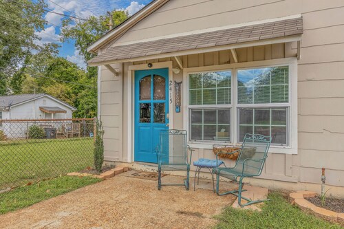 Close to Hospital and Downtown, Eastside Bungalow, Dogs Welcome + Fee