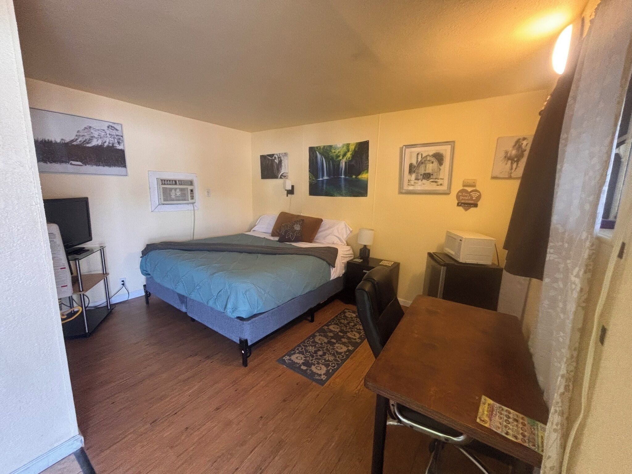 بديكورات فريدة لكل غرفة وطراز فريد لكل وحدة ومكتب وواي فاي مجانًا