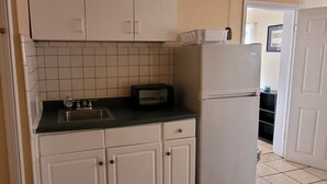 Comfort Studio | Desk, WiFi (free), individually decorated, individually furnished - Best Quality Inn (Davis)