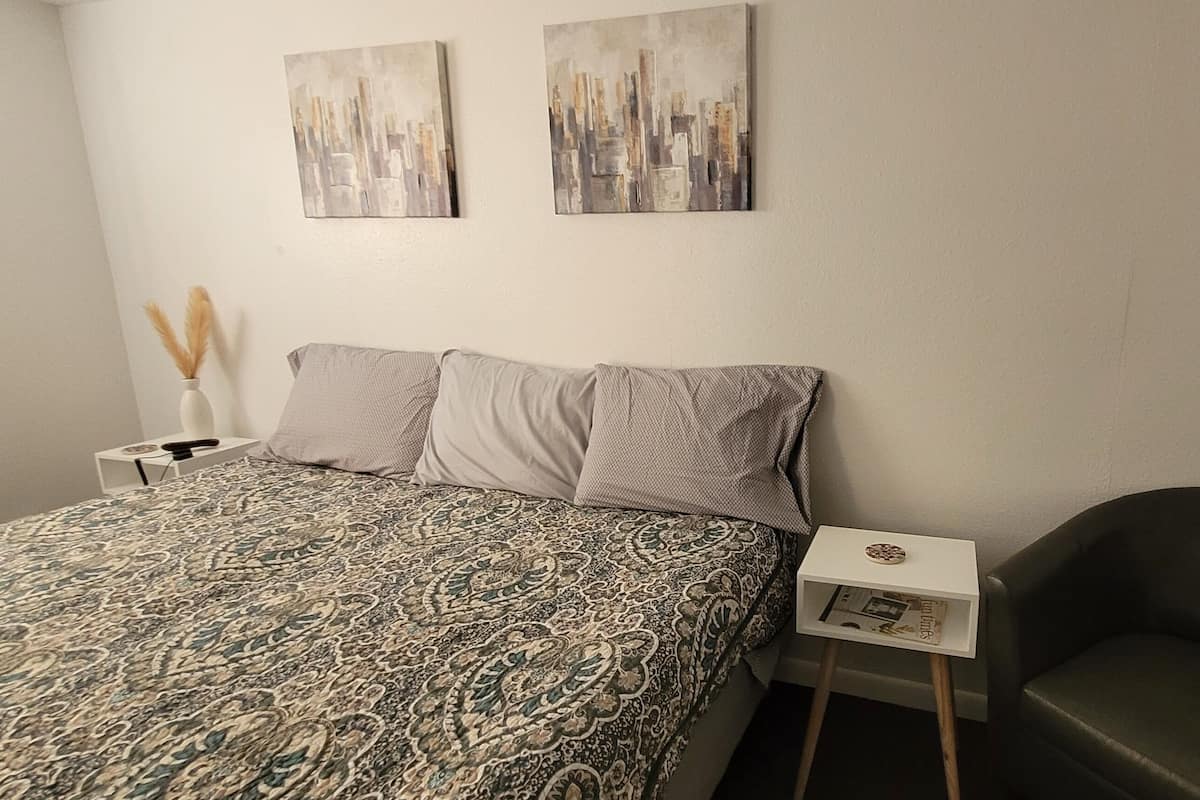 Kamar Double Premium | Didekorasi berbeda-beda dan dilengkapi dengan perabotan berbeda-beda