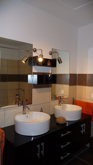 Shower, hair dryer, towels, toilet paper