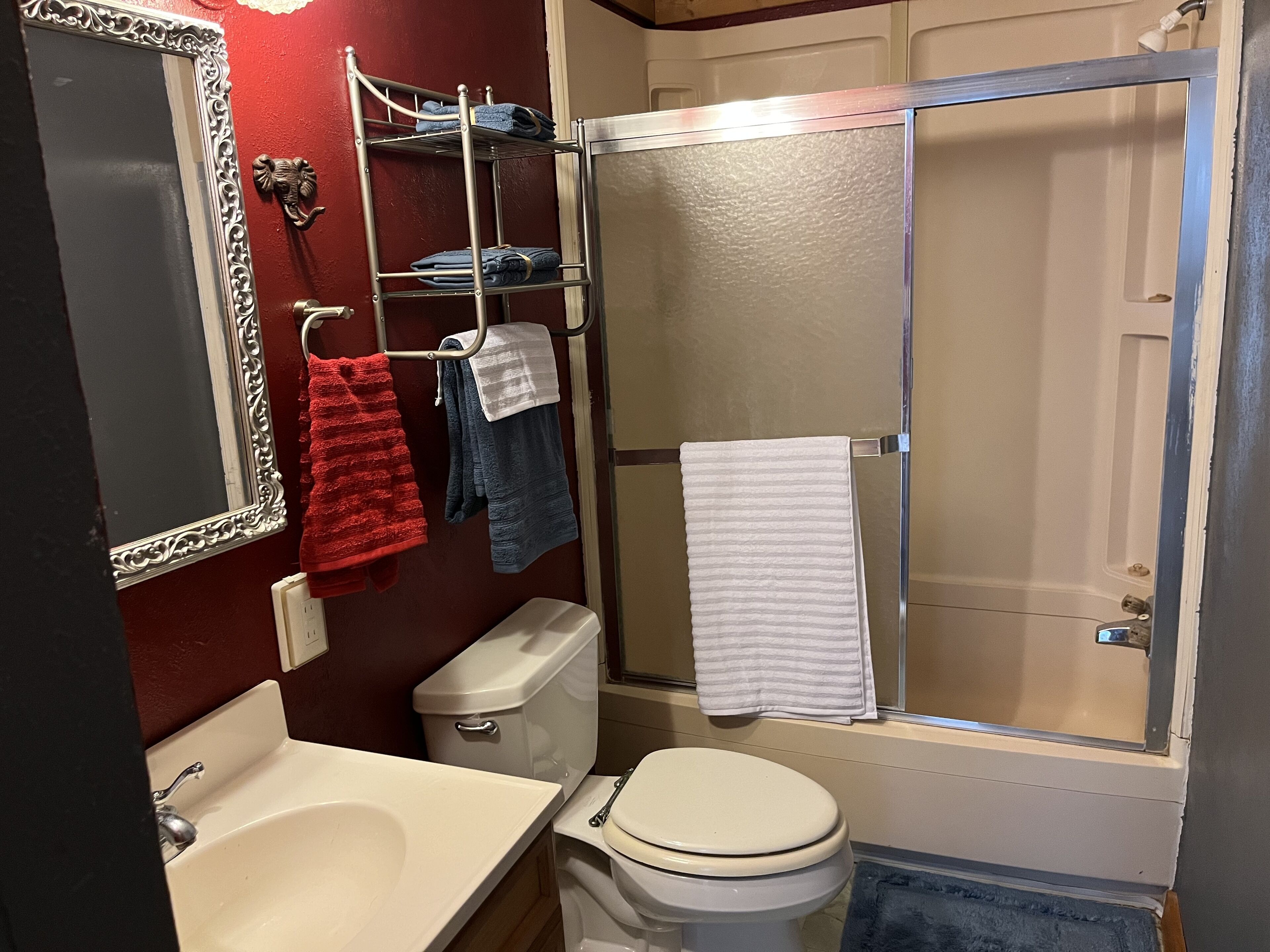 Country Lake Retreat