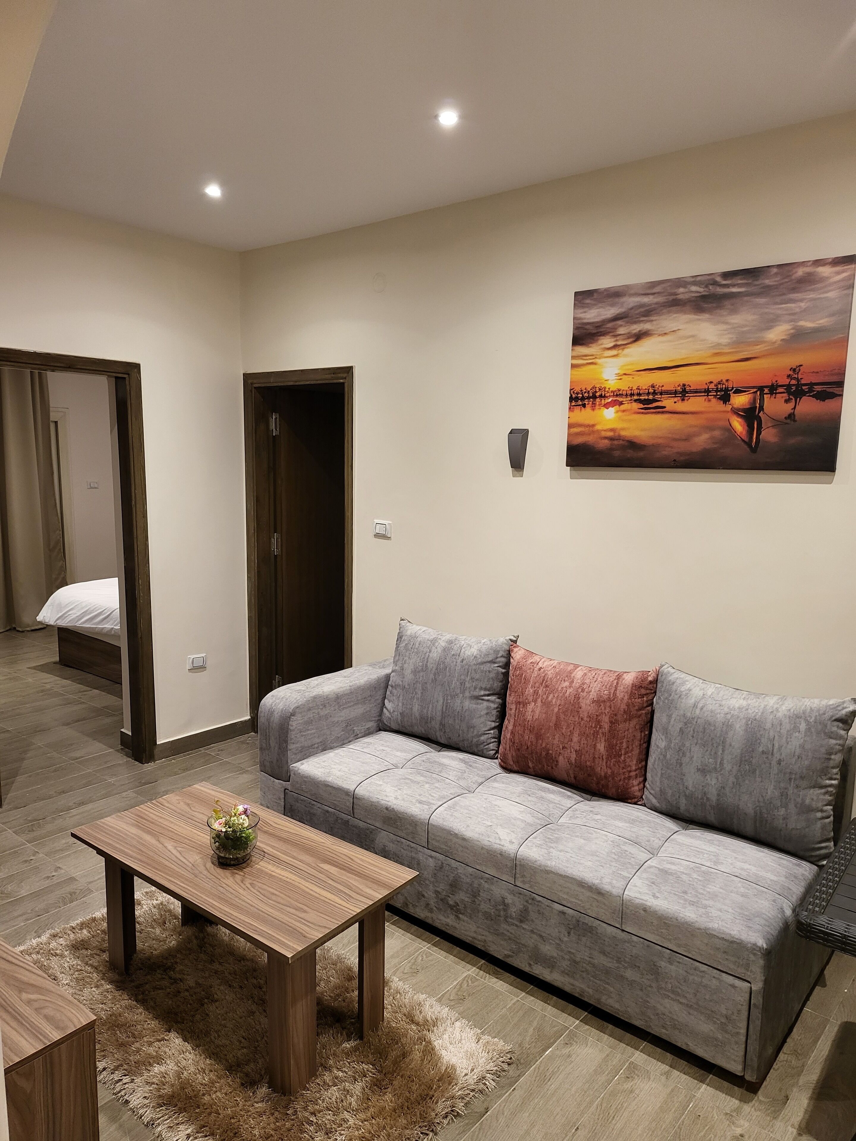 Luxury-Doppel- oder -Zweibettzimmer, 1 Schlafzimmer, Nichtraucher, Stadtblick | Wohnbereich | 40-cm-LCD-Fernseher mit Satellitenempfang, Fernseher, Kamin