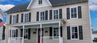 Historic home in downtown Milton w/hot tub. Quick drive to the Delaware beaches!