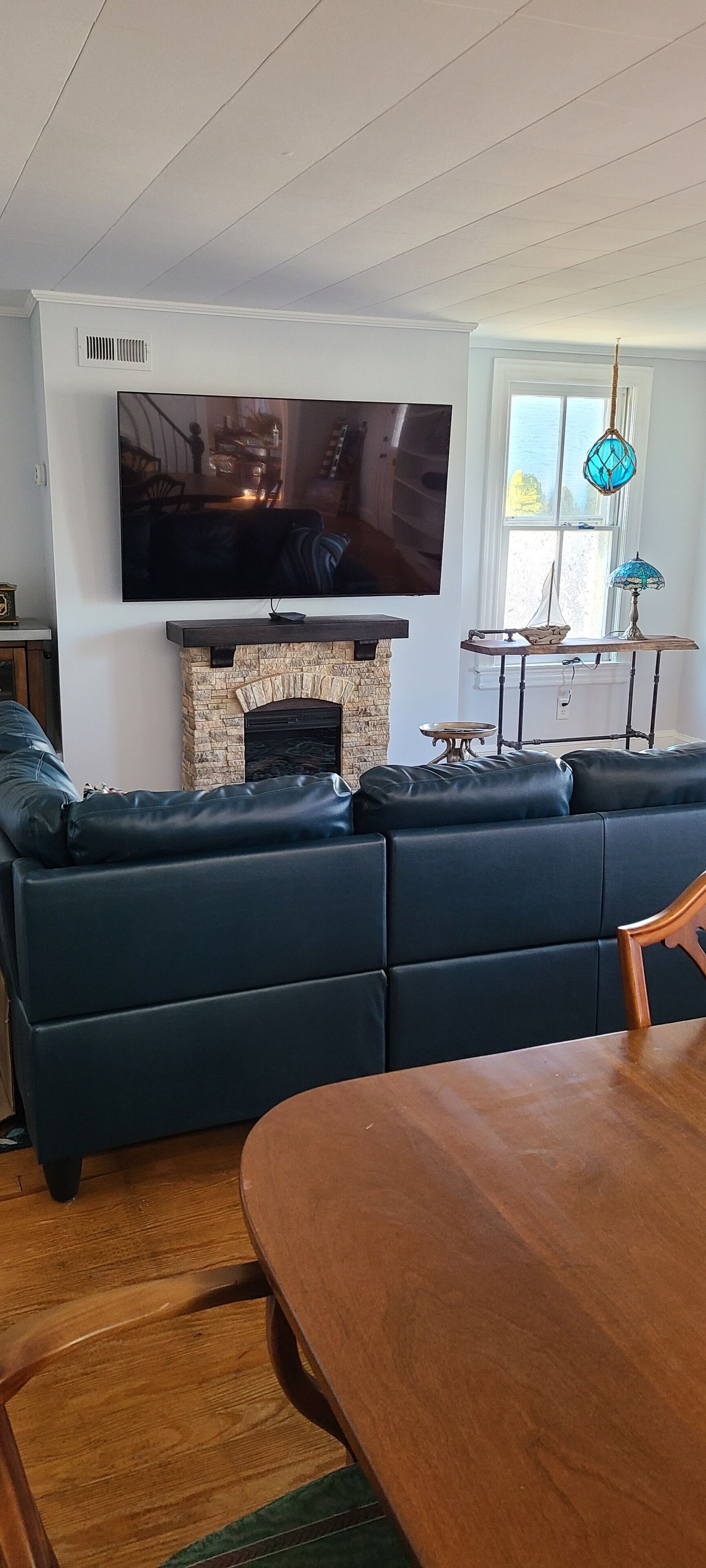 Historic home in downtown Milton w/hot tub. Quick drive to the Delaware beaches!