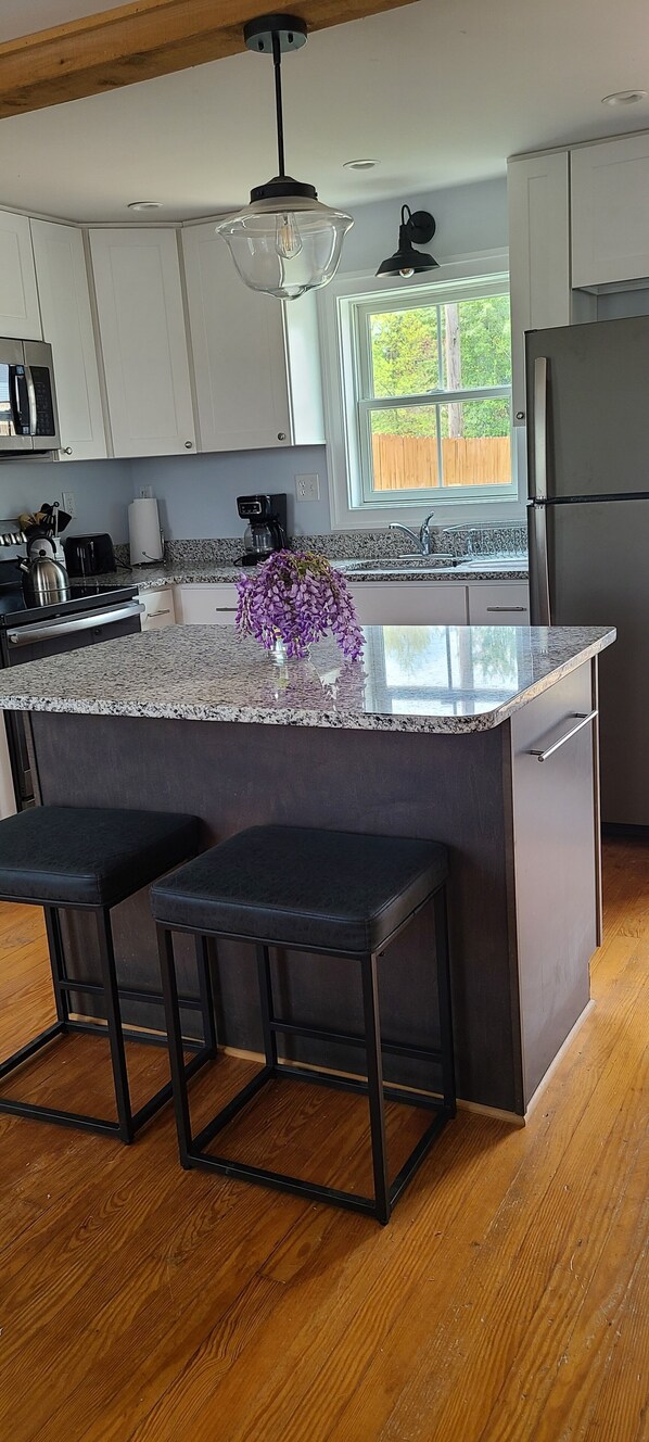 Fridge, microwave, oven, stovetop - Historic home in downtown Milton w/hot tub. Quick drive to the Delaware beaches! (Milton)