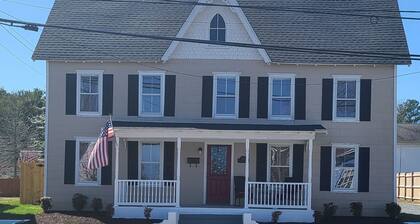 Historic home in downtown Milton w/hot tub. Quick drive to the Delaware beaches!