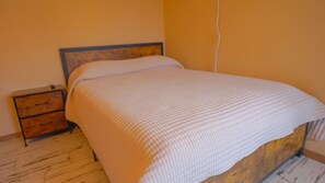 1 chambre, fer et planche à repasser, lit parapluie, Wi-Fi