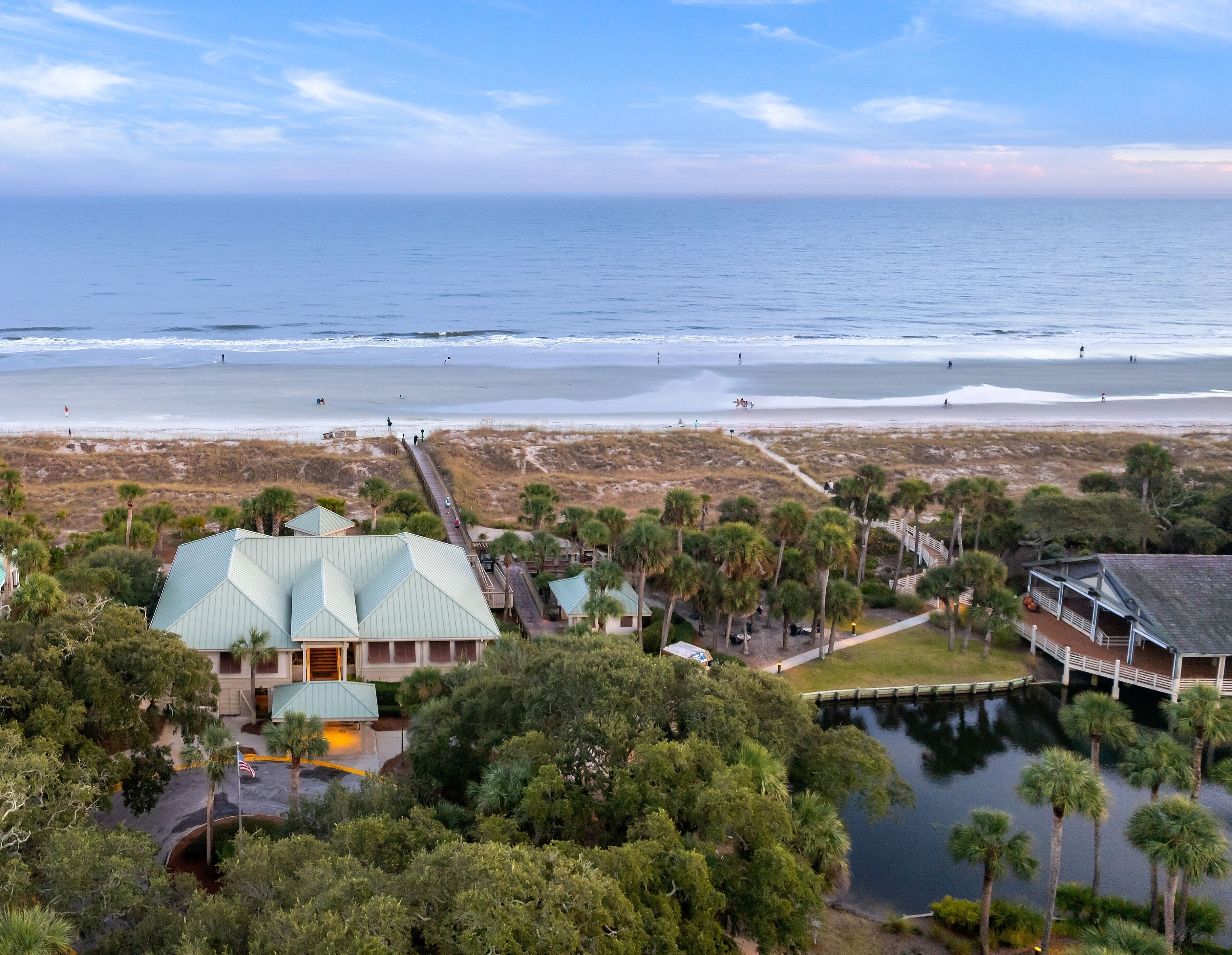 Chaises longues, serviettes de plage