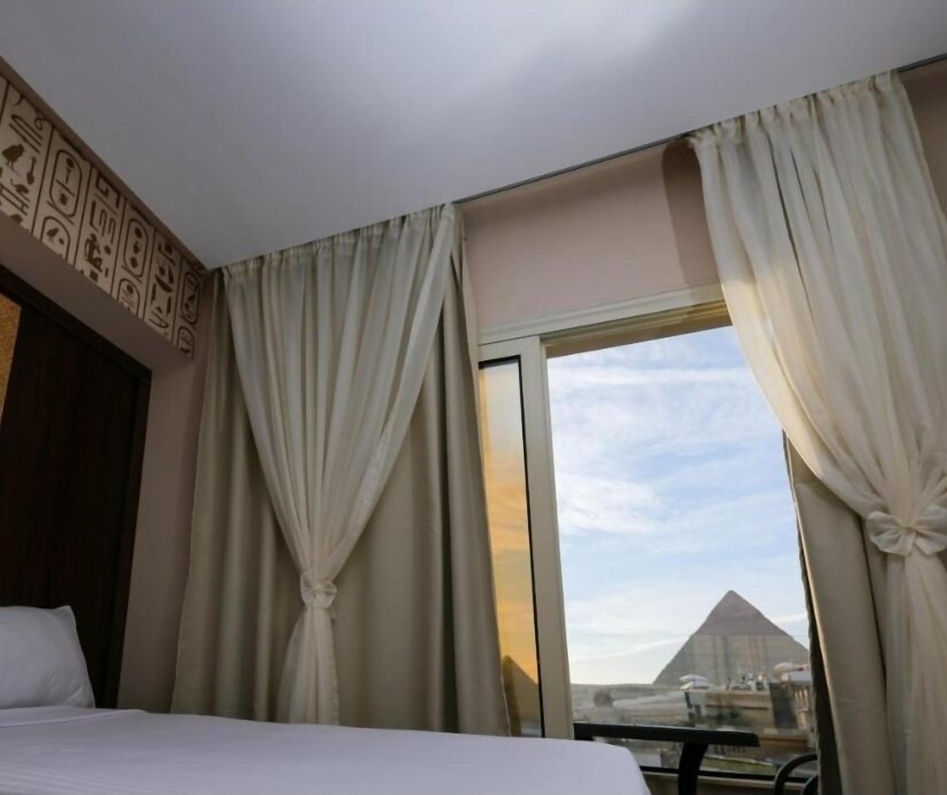 Foto - STEPS IN Pyramids View