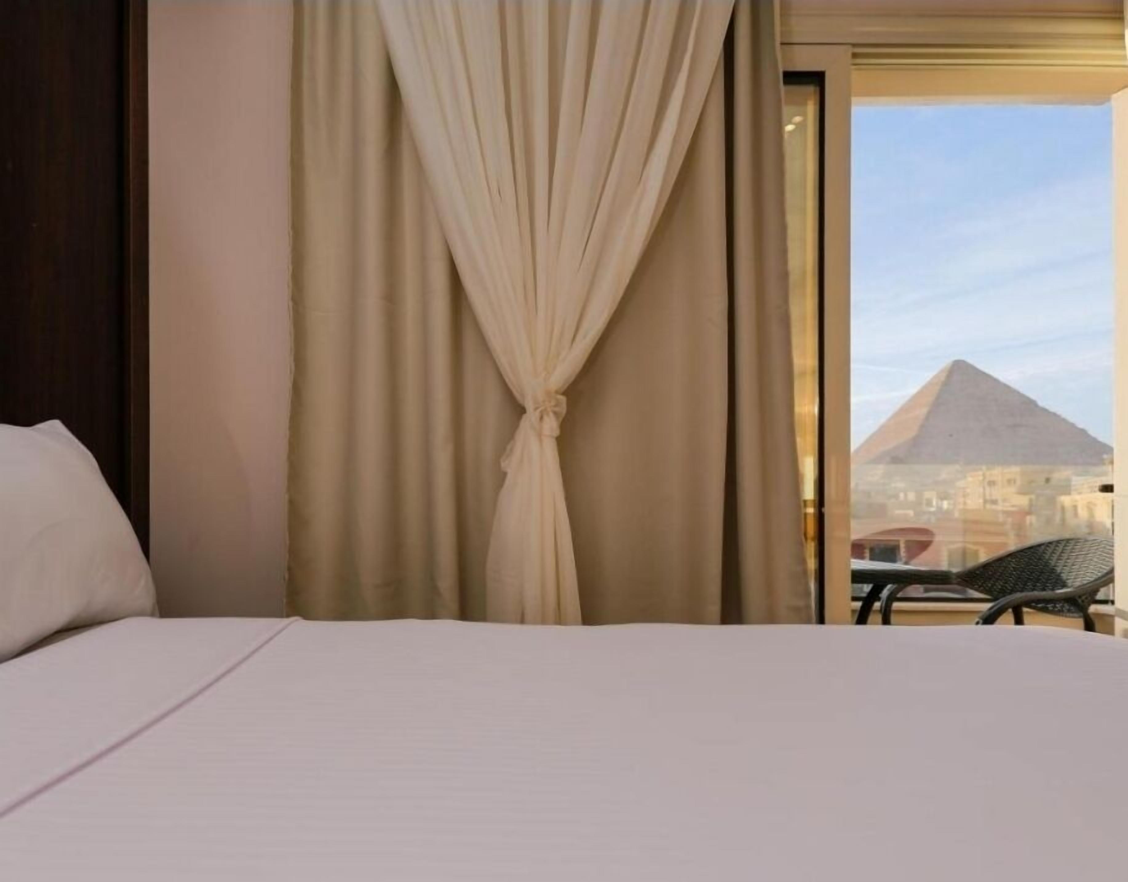 Foto - STEPS IN Pyramids View