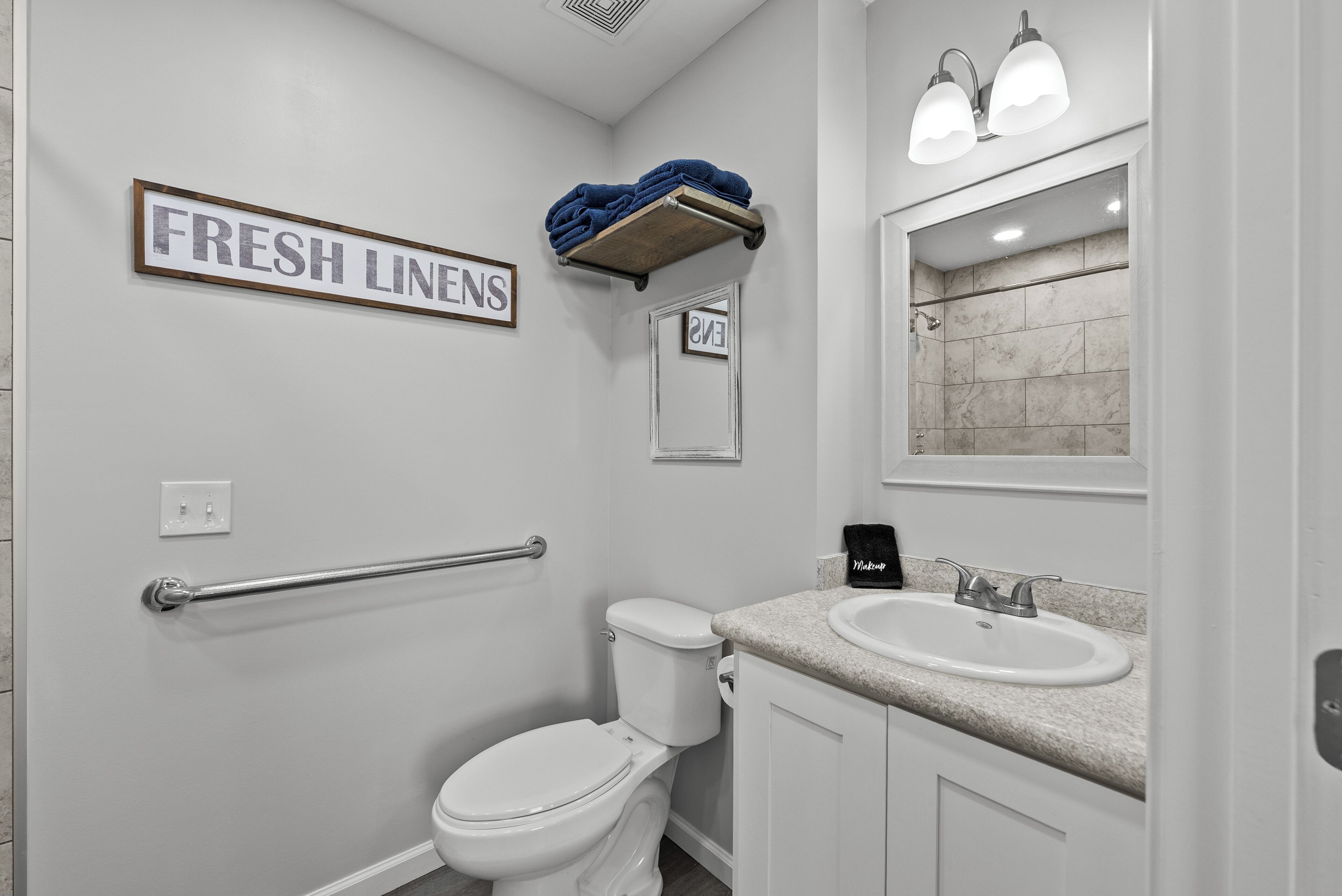 Haartrockner, Handtücher, Toilettenpapier