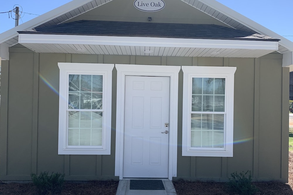 "Live Oak" Cottage Reidsville Georgia