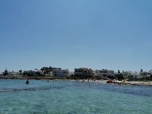 Una spiaggia nelle vicinanze