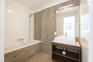 Luxury Apartment | Bathroom | Hair dryer, towels, soap, shampoo - City Center Tabor Luxury Apartments (Vienna)