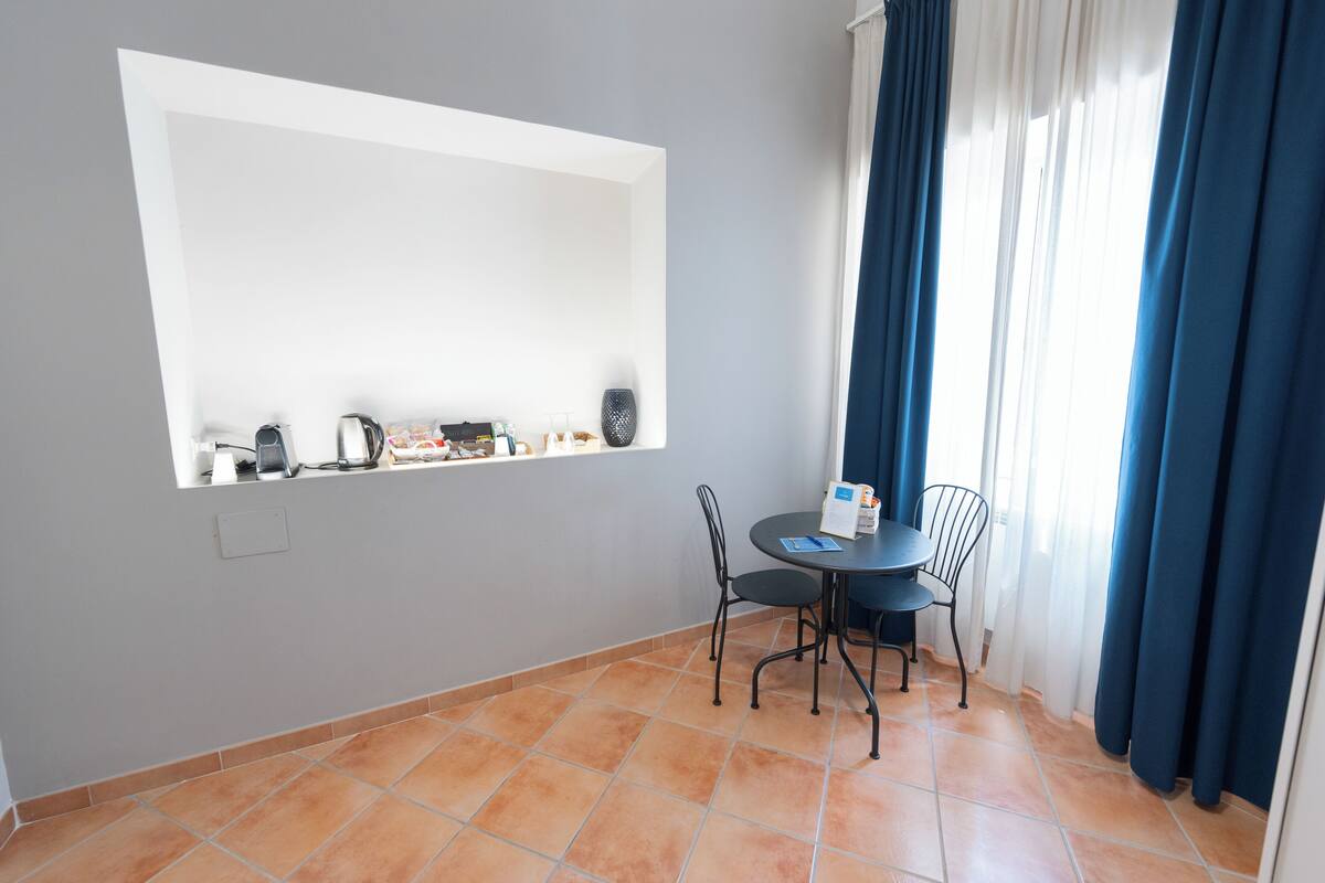 Elite Townhome | Living area