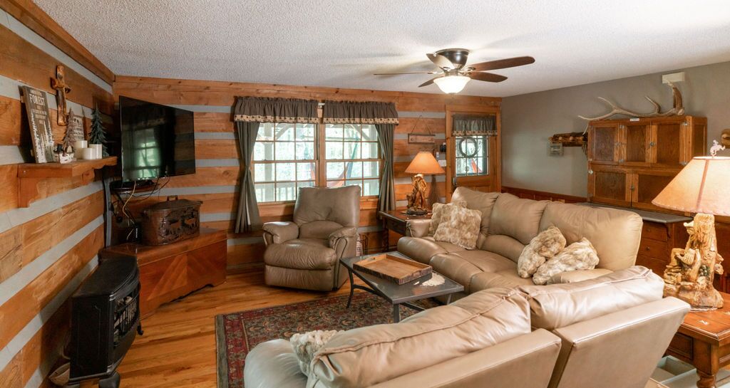 Unplug and Unwind-Grandfather Mountain Rustic Cabin