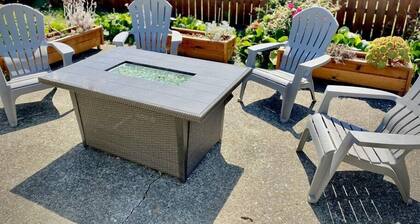 Sunny Downtown Arcata Apartment