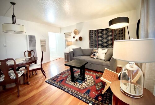 Central Craftsman Apartment