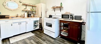 Central 2nd Floor Flat