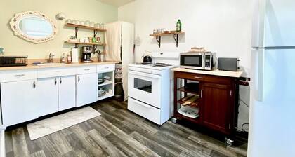 Central 2nd Floor Flat