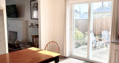 Downtown Arcata Garden Cottage