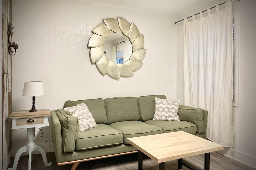 Downtown Arcata Stylish Apt