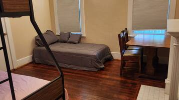 3 chambres, fer et planche Ă repasser, Wi-Fi gratuit, draps fournis